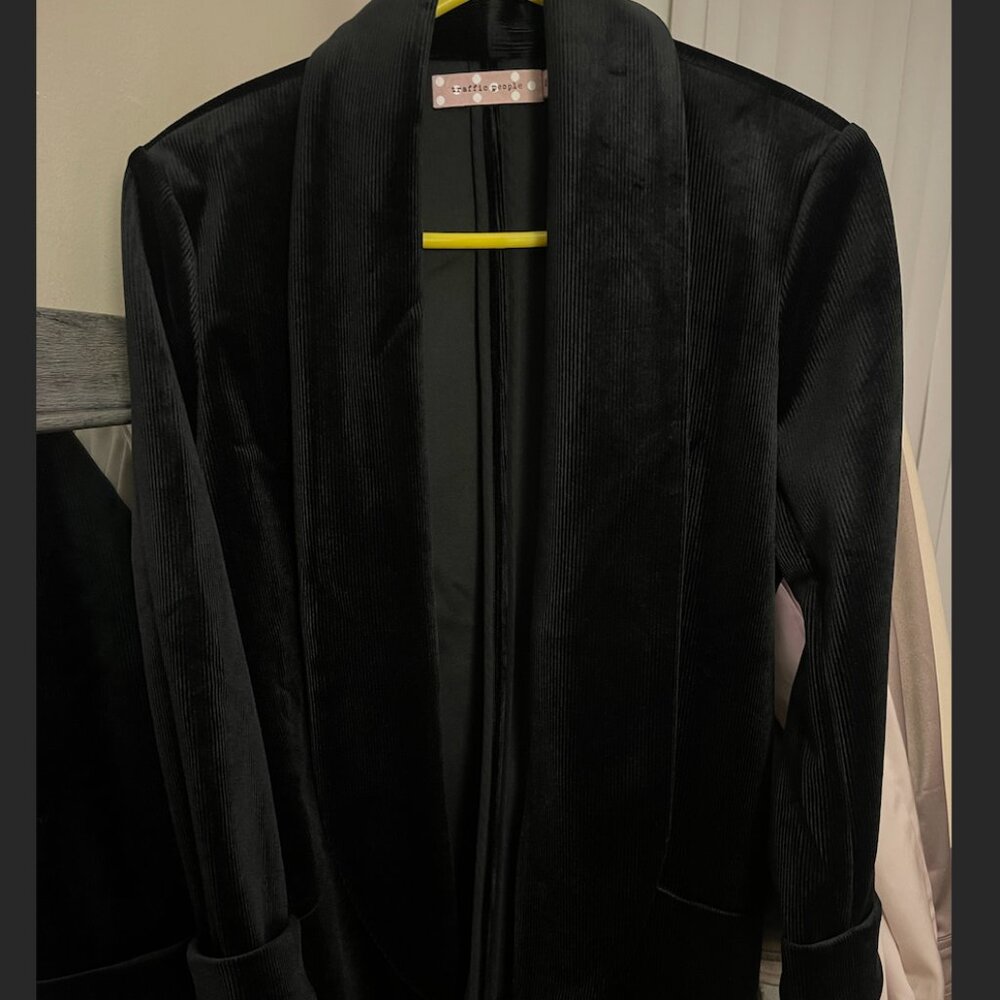 Traffic People- BLACK BOYFRIEND VELVET BLAZER